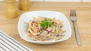 Салат из сердца с маринованным луком