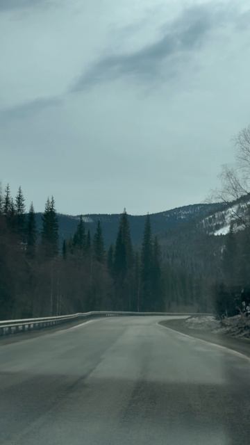 Подъезжаем к реке Ус… проехали мост через речку Буйба… 9-й день путешествия в Тыву.