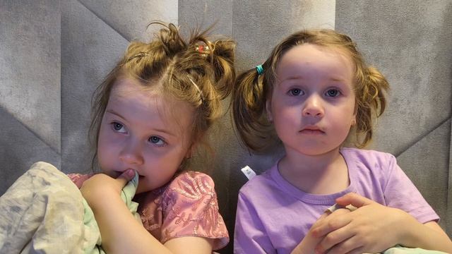 Запомни этот миг. Девочки близнецы. Девочки припевочки.