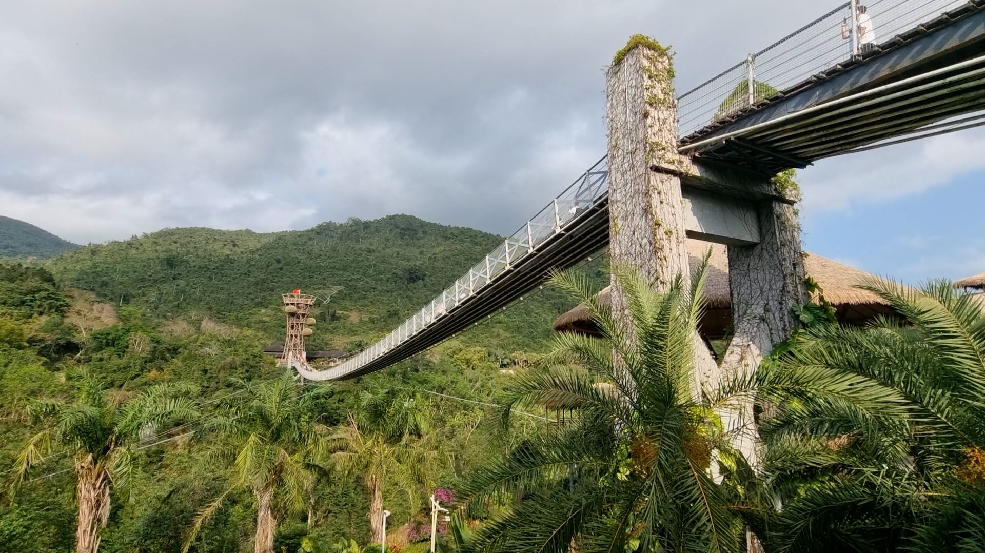 САНЬЯ на острове Хайнань У «слияние трех рек» КАНАЛ МОСКОВИТ TV-MIX Путешествие по Китаю