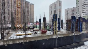 Строительство идет