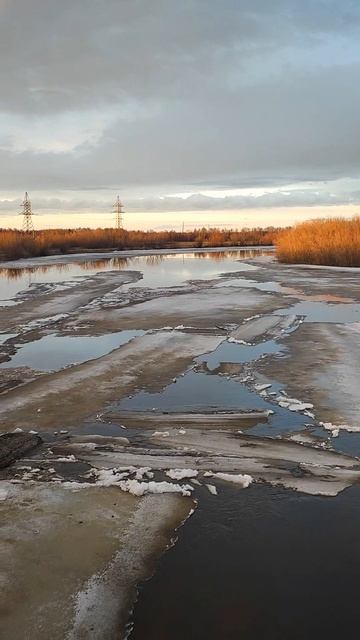 У реки Б.Инта.Перед ледоходом.