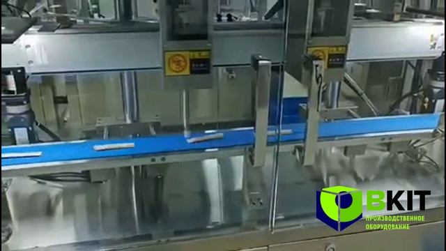 наборный серво-транспортёр рядами для подачи группы в куйспакер (картонатор)