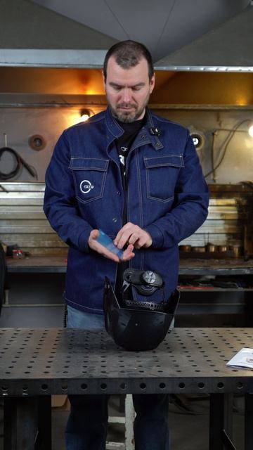 Как аккуратно снять защитные пленки на новой маске?