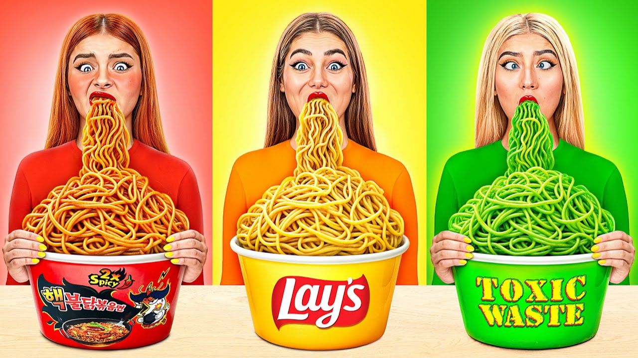 24 Часа Едим Еду Одного Цвета Челлендж  Съедобная Битва от Jelly DO Challenge