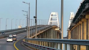 Для обеспечения безопасности ввели новые правила проезда по Крымскому мосту.