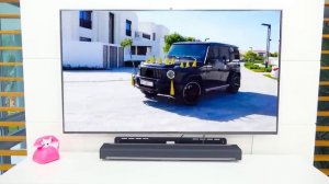 Крис превращается в разных супергероев