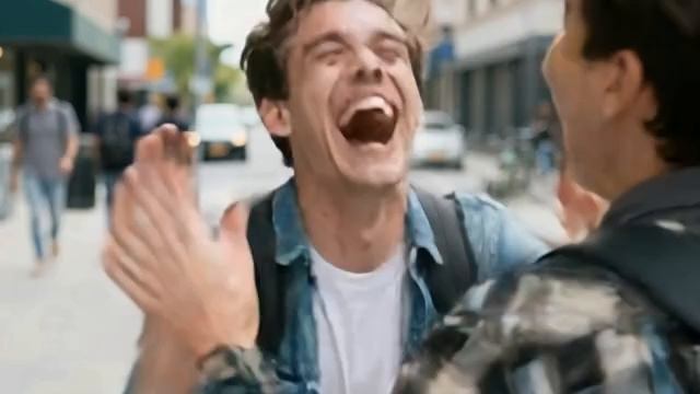 Прикол: Человек очень сильно смеётся до слёз