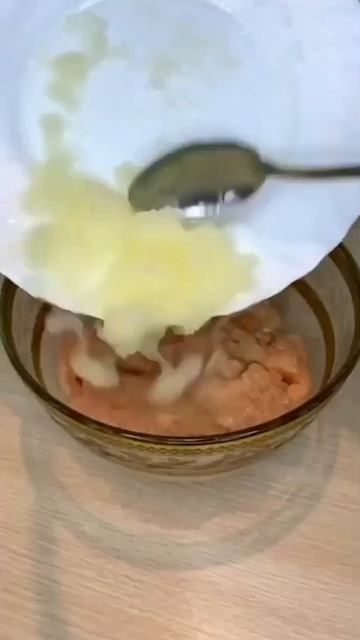  Закусочный сырный рулет с куриным фаршем