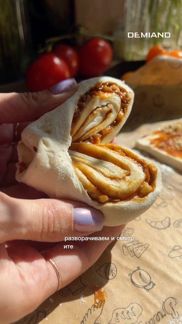 Плюшки со сгущенкой и орешками