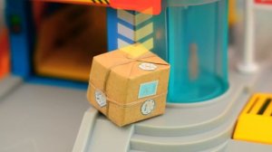 Рома с другом Играют в Машинки и Строят Город Matchbox