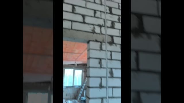 Делаем новую электропроводку в частном доме 
электропроводки в гофре 
 по потолку открытая. трет