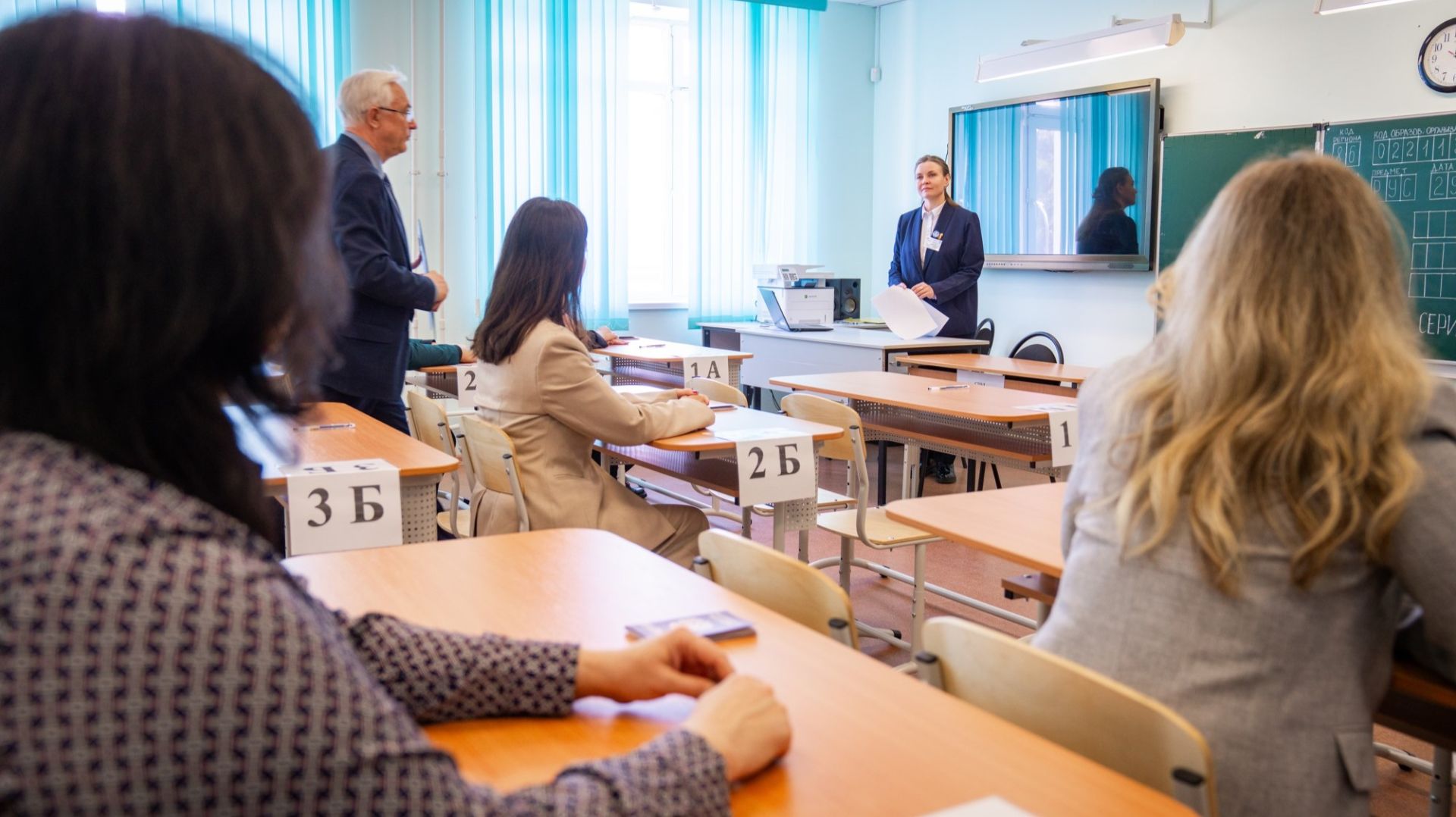 Родители югорских выпускников вспомнили школьную программу на ЕГЭ