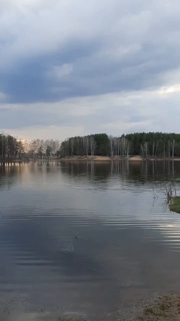 Приехали с отцом на водоем Карпятник на велосипедах