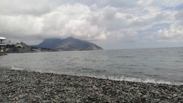 Набережная Гурзуфа. Вид на Аю-Даг.