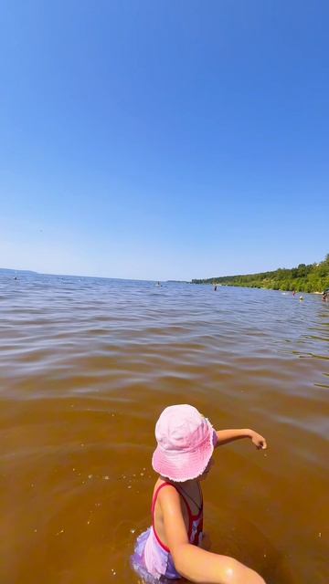 Саша плавает на сапах 