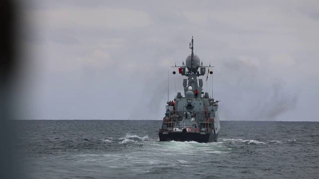 Корабли Каспийской флотилии провели учение с выполнением артиллерийских стрельб