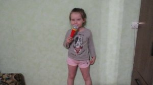 Полина поёт