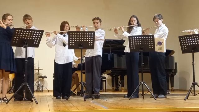 11.Ансамбль флейтистов - Возвращение с парада Л.Дезорме преп. Назина С.В. и Букша Л.И..mp4