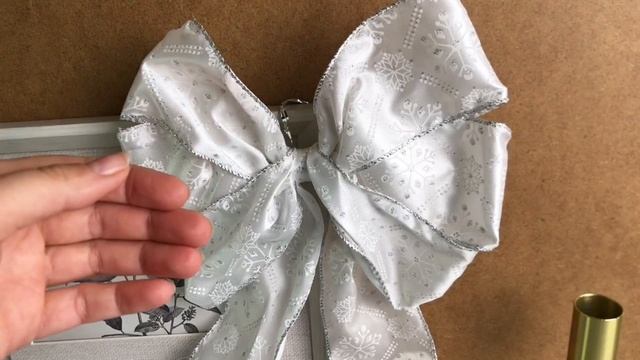 БАНТ для декорирования белый с серебряным орнаментом 23х33 см 252176