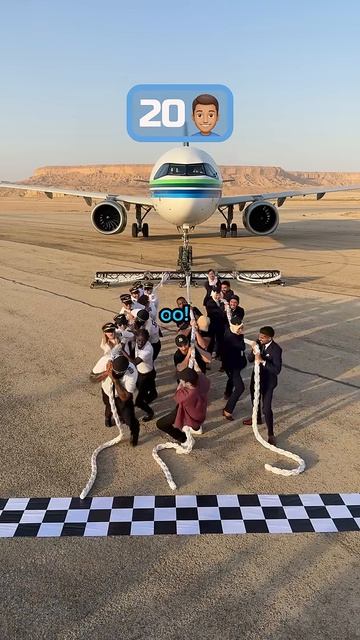 Сколько человек должно тянуть самолет