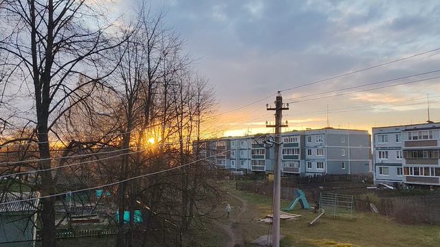 деревенский вечер и закат над деревней