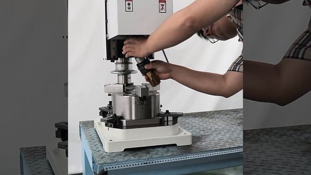 Резьбонарезной станок с ЧПУ ZKS-8520