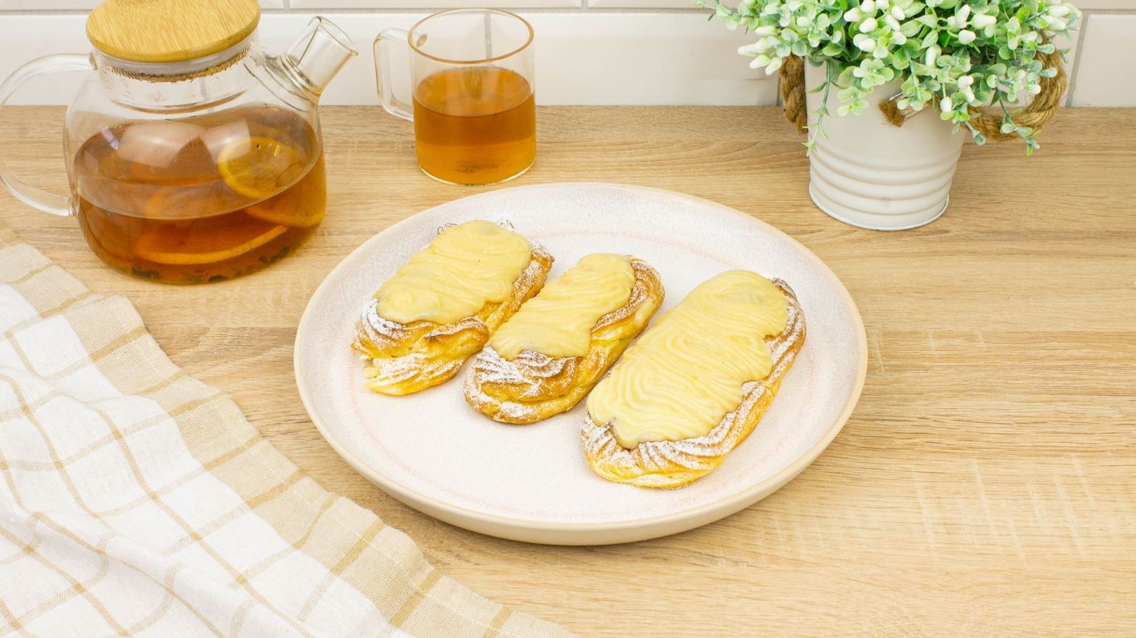 Эклеры с заварным ванильным кремом