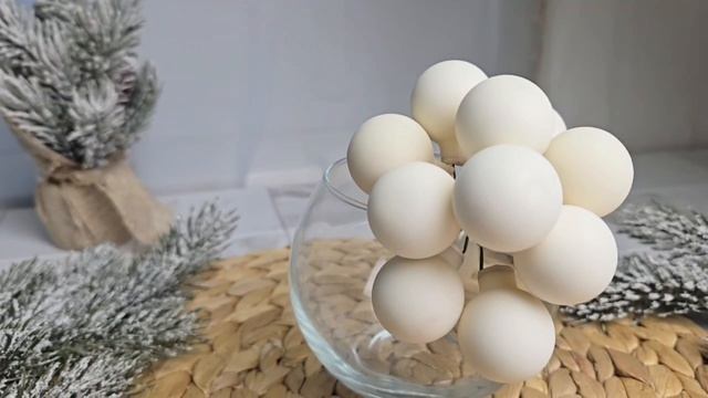 ГРОЗДЬ стеклянных матовых шариков на проволоке 12 шаров по 25 мм цвет: молочный 2000654