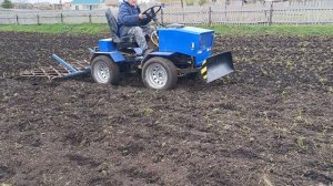 Заборонил огород минитрактором.