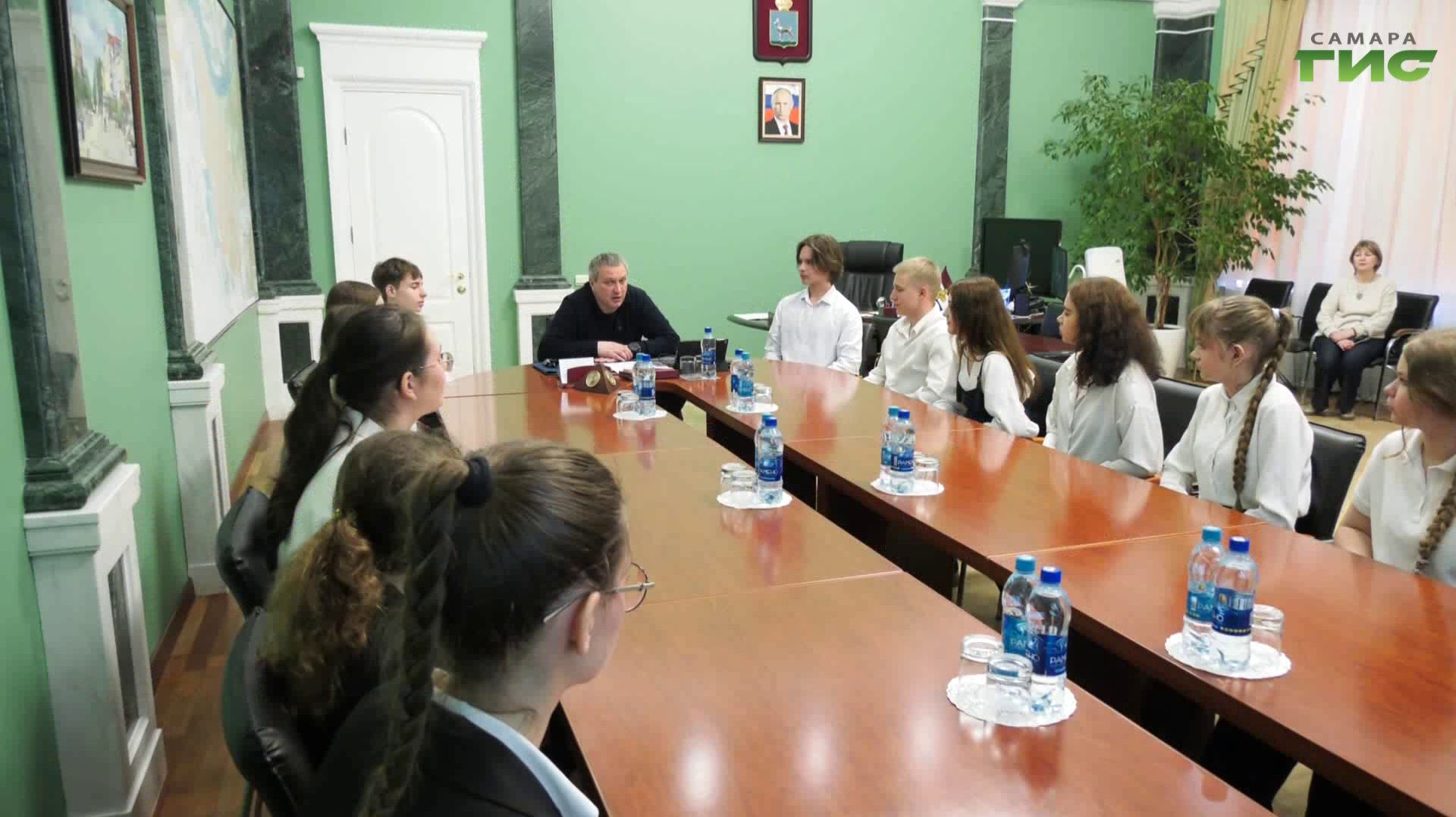 Школьники внесли предложения по развитию Самары на встрече с главой города