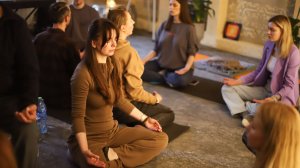 Практика Ом-чантинг 25 апреля 2026