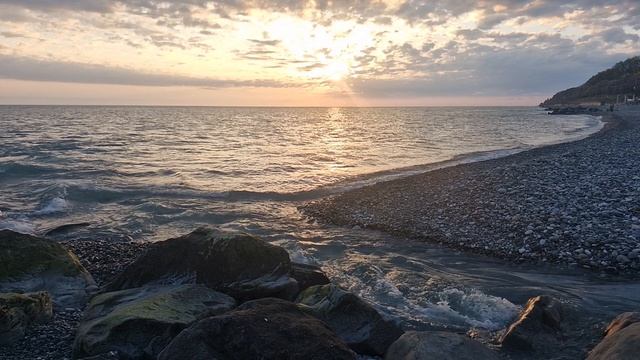 Речка впадает в Чёрное море