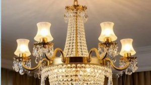 Ремонт люстры: замена проводов и патронов.