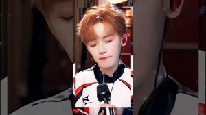 峰峰疯了 Fengfeng is crazy Фэнфэн сошёл с ума  فنغفنغ مجنون Fengfeng őrült ფენგფენგი გიჟია