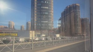 В роли должна быть с низкими косичками.