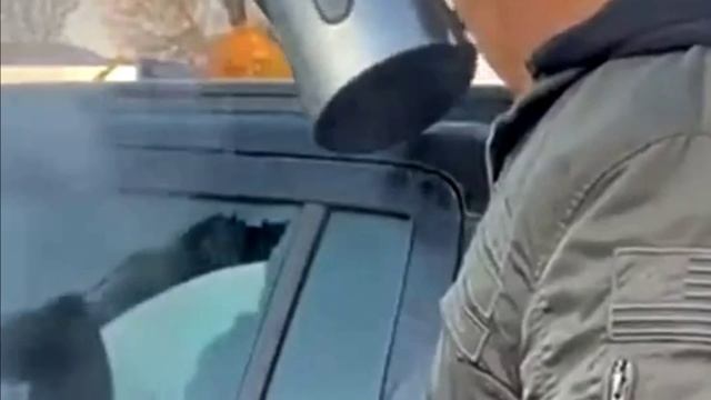 Отогрел стекла на авто