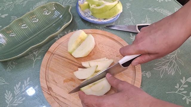 Французский открытый пирог - тарт-татен с яблоками.