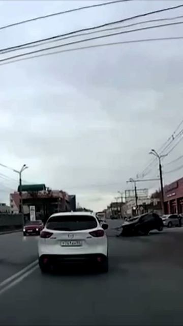 Авария в Омске на улице Карла Маркса 36