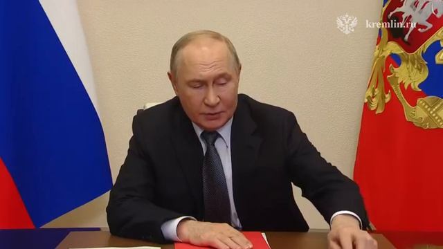 Путин который запретил roblox telegram и YouTube