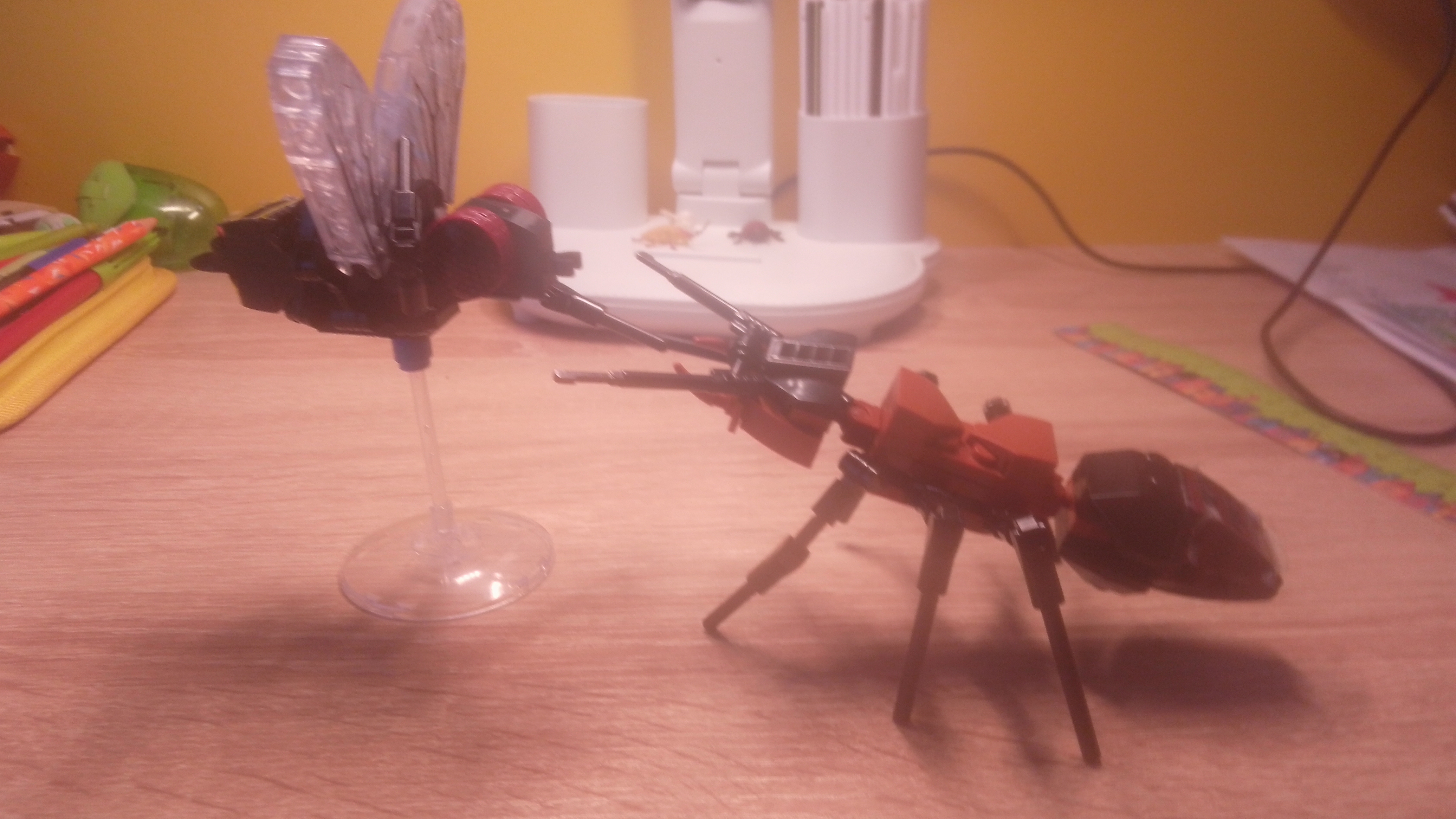собираем жужащую муху из LEGO