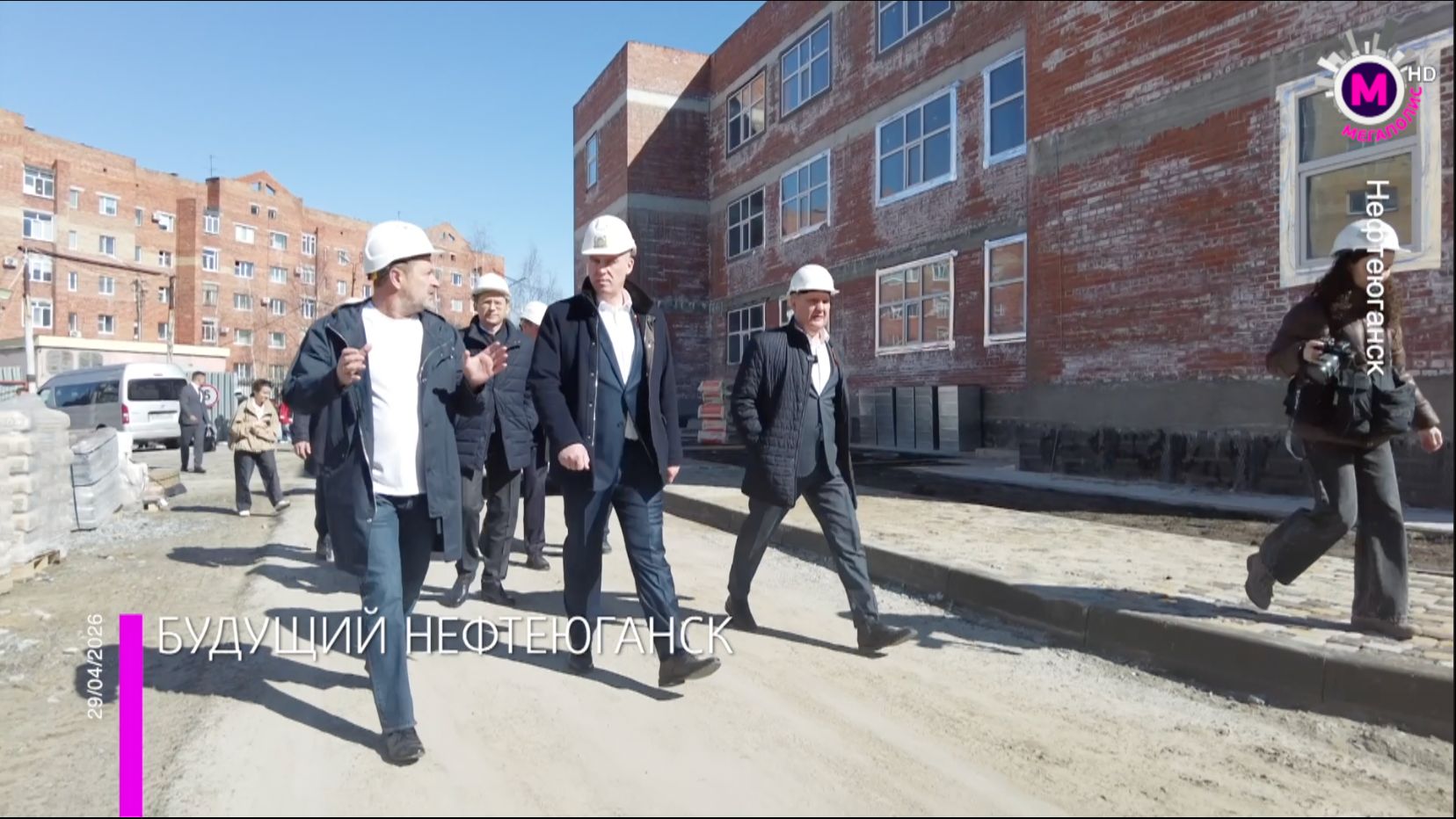 В Нефтеюганске губернатор Югры оценил строительство соцобъектов