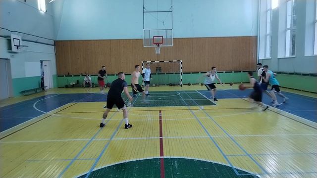 Напряженный матч каждый делает что в его силах