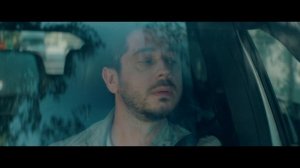 Фильм Батя (2021)Батя учит упавшего маленького Макса терпеть боль