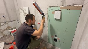 Делаем ремонт в ванной комнате своими руками. Отделка стен плиткой. Строим дом в деревне.