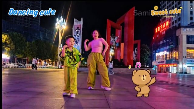 Маленький - 5 лет но талантливый танцор из Китая - 17 с учитилем.  дети  танцы  улица  музыка