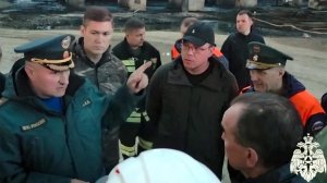 По поручению президента в Туапсе прибыл глава МЧС Александр Куренков.