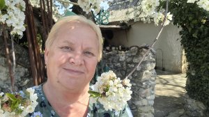 475. Привет из Крыма.  Только собрались в огород, а тут поломка.  Покрасила сыр. 29.04.26.