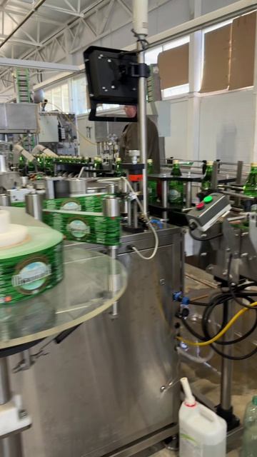 Этикетировочный автомат NOVA FLEX 9000 для стеклянной тары.