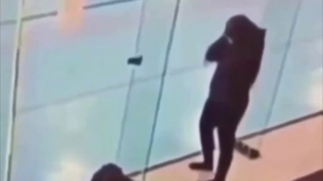 Да что ж такое? Немножко не протерла глазки.